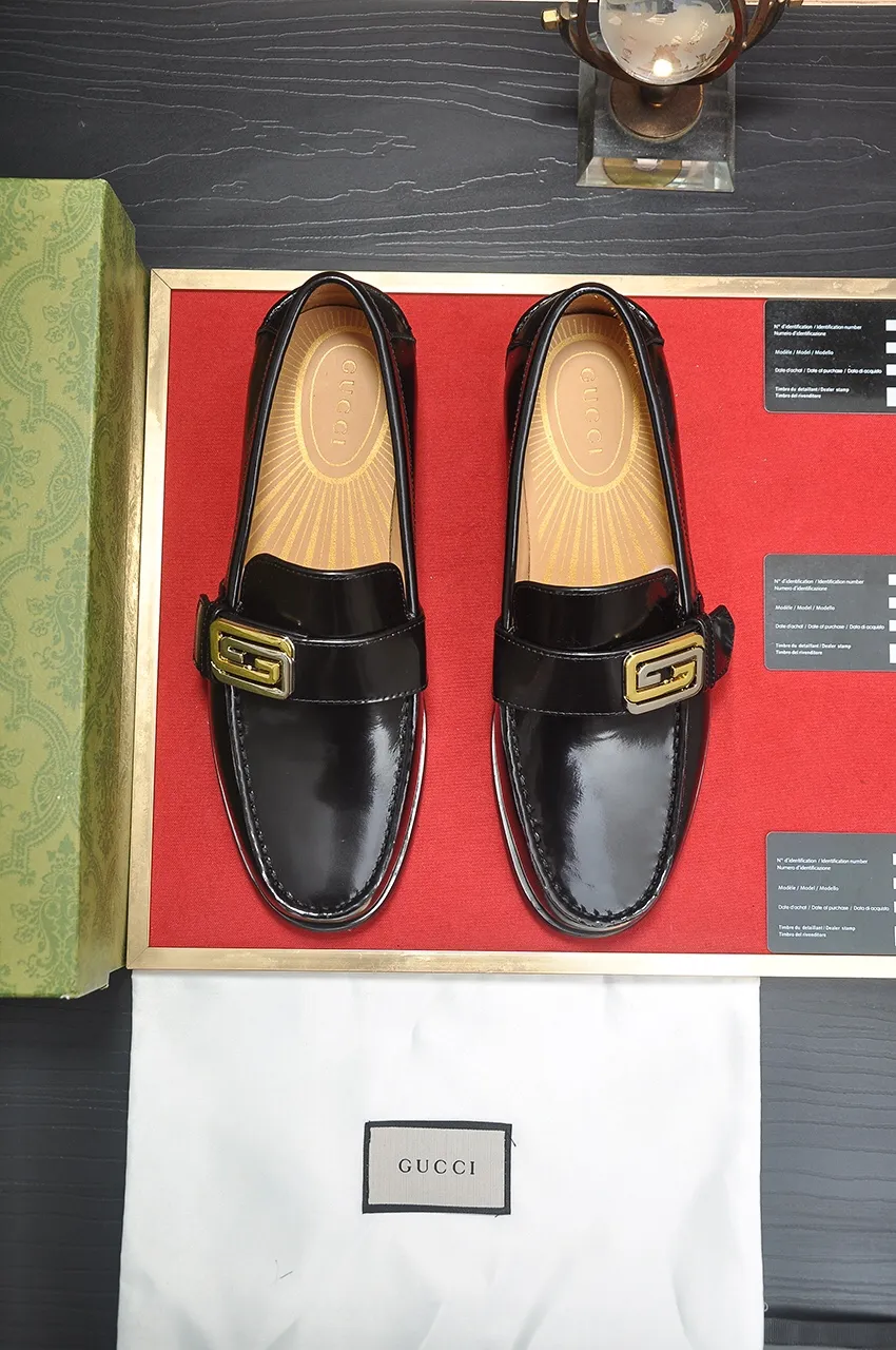 Men's shoes💰580💶Italy's top luxury men's shoe giant (GUCCI) (Gucci) (full cowhide lining) new arrival🍃Original European style🔰 Pleasant to the eye😍In order to make the shoes more durable and non-deformable🌀The production continues to follow traditional methods but there is still no lack of innovation💪Choose original sheepskin for the leather♻️ Smooth and natural And extra bright ⭐Made of imported cowhide, the first choice of rich people 38-45 (45 customized)